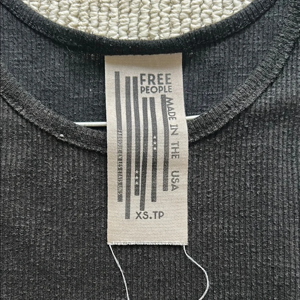 Free People Black Racerback Tank Top🌿